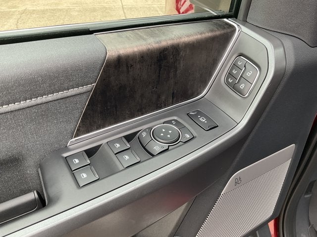 2027 Ford Super Duty F-350® Lariat®