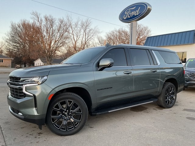 2023 Chevrolet Suburban LT
