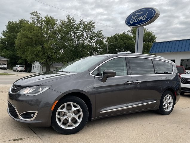 2019 Chrysler Pacifica Touring L Plus's photo
